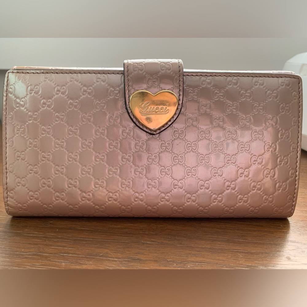Authentic Gucci Microguccissima Monogram
Patent Leather Wallet